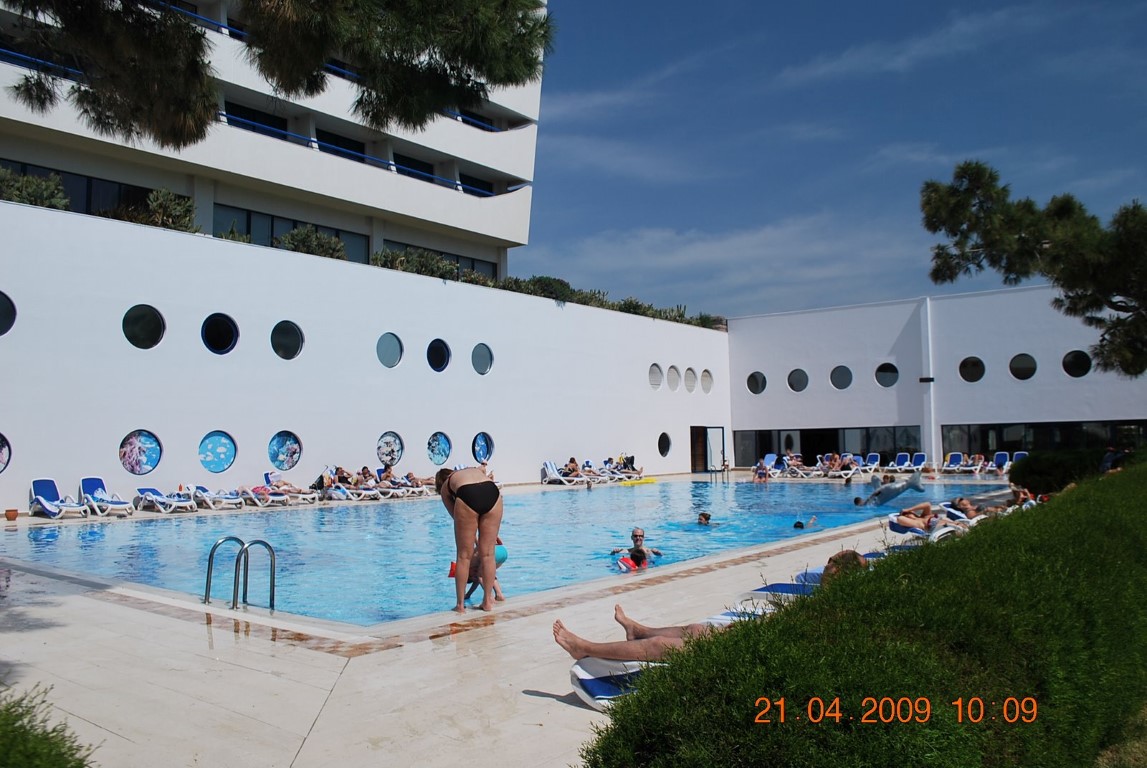 imagini hotel TITANIC LARA